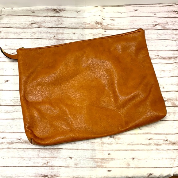 Steve Madden Handbags - Steve Madden brown clutch